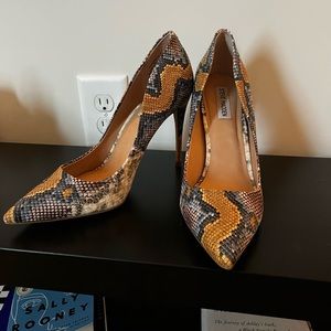 Steve Madden snake skin pumps